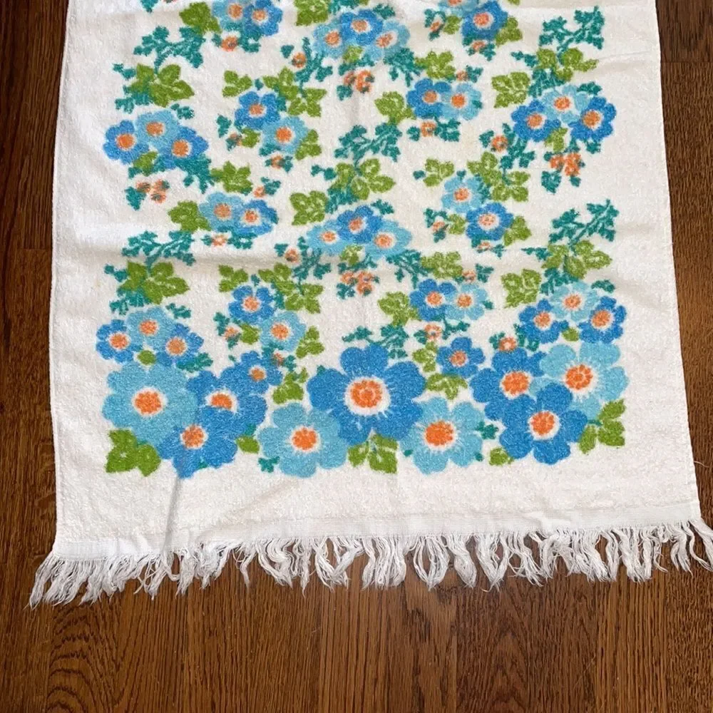 Vintage 70s blue, green & orange flower power white cotton‎ bath towel